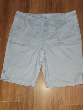 Gloria Vanderbilt Light Gray Missy's Bermuda Shorts